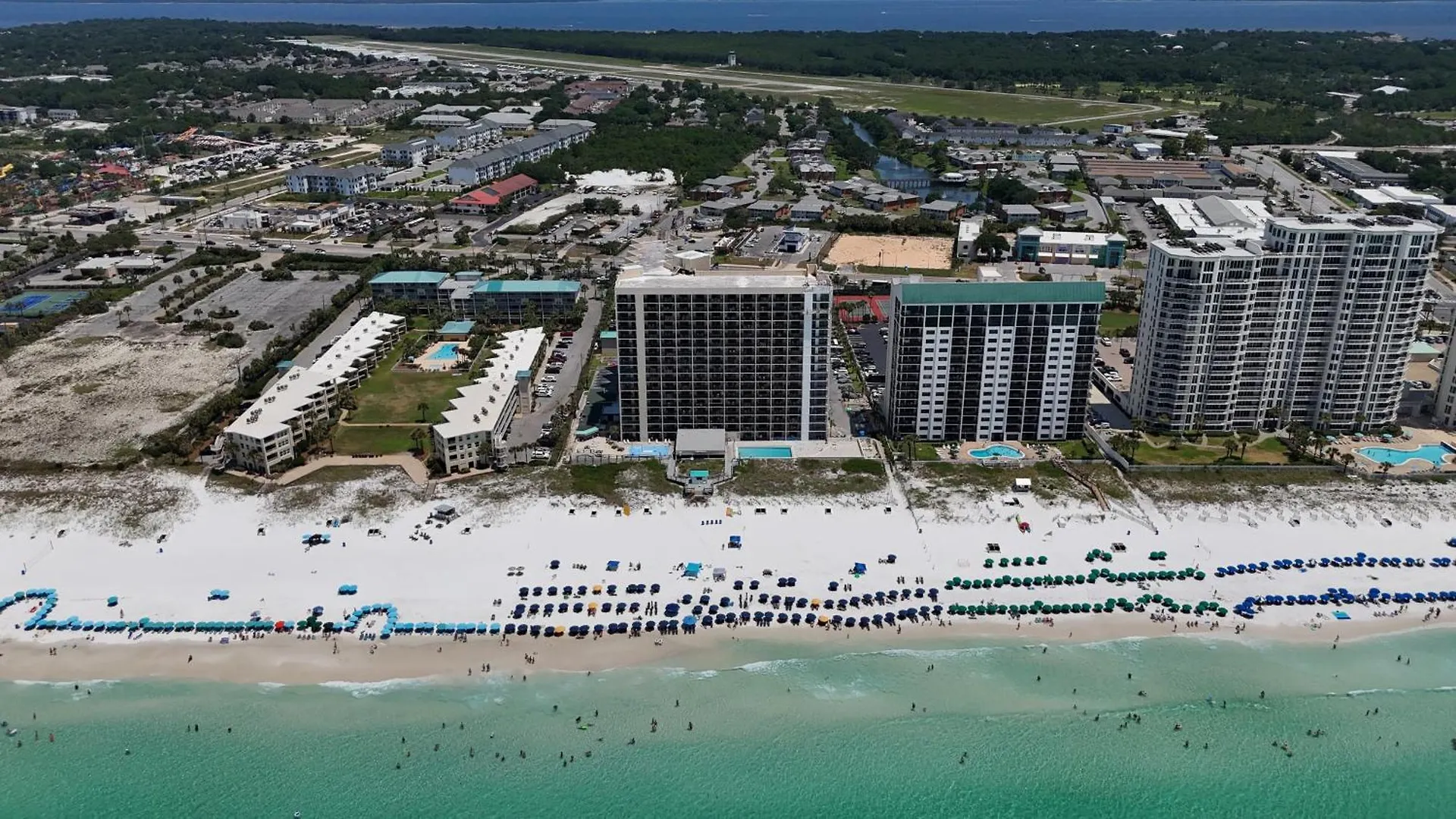 Aparthotel Splash Into Sundestin - Gulf Front - Pool And Restaurant