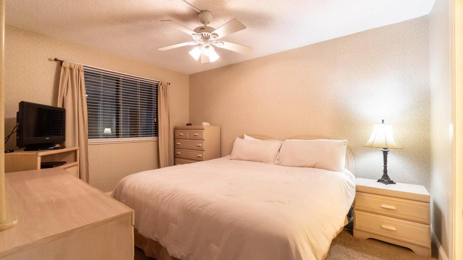 Aparthotel Splash Into Sundestin - Gulf Front - Pool And Restaurant