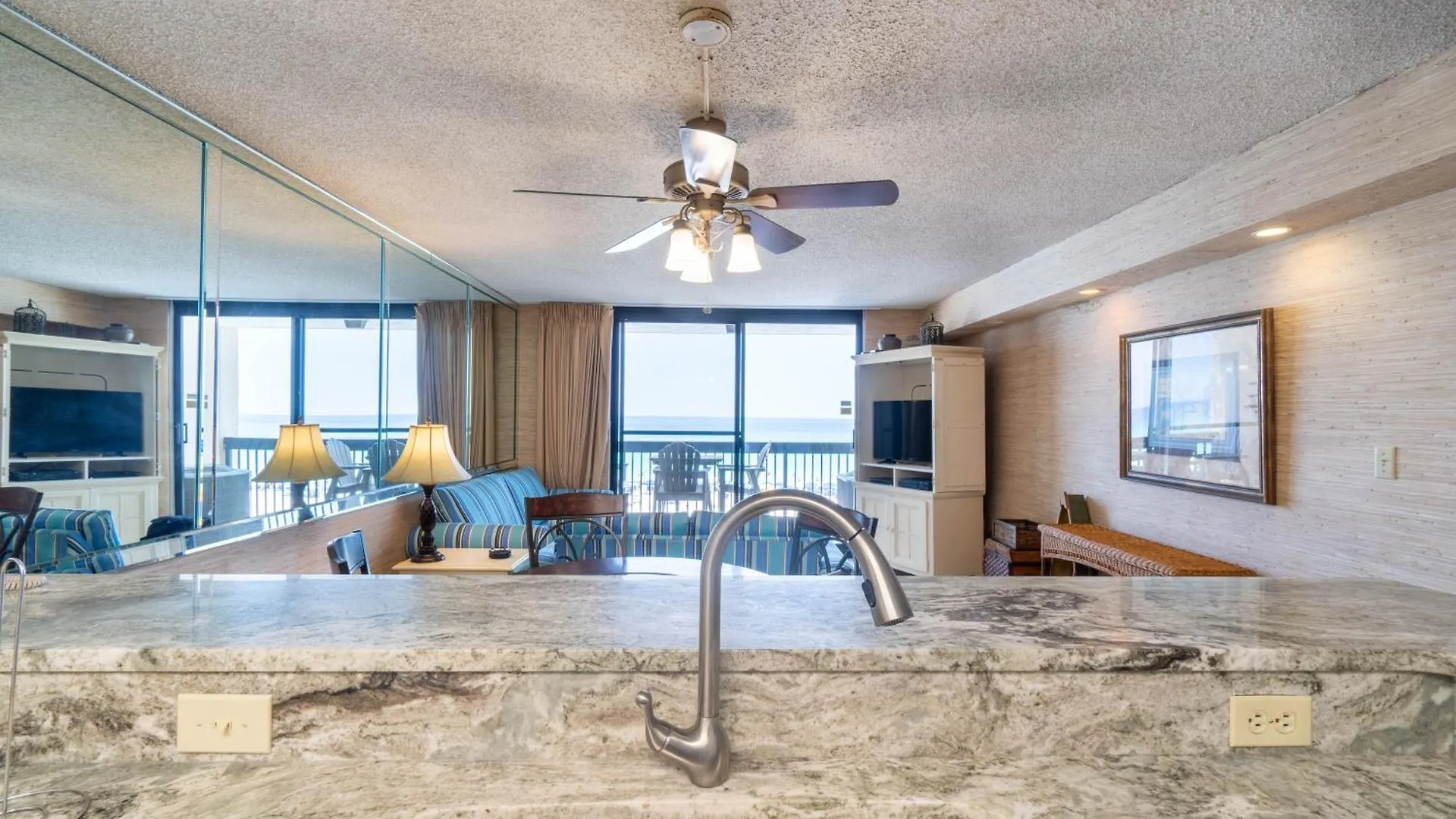 Aparthotel Splash Into Sundestin - Gulf Front - Pool And Restaurant